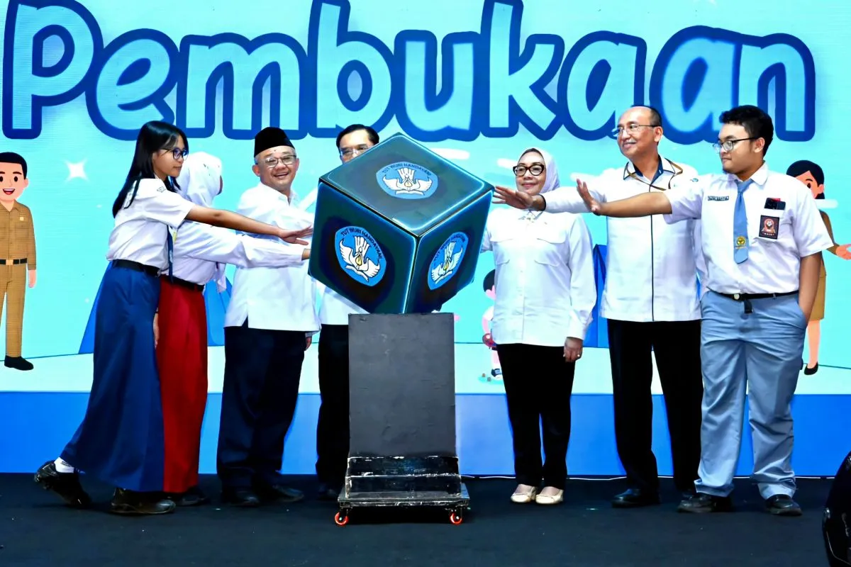 mendikdasmen ajak peserta didik jadi anak indonesia hebat program anak indonesia hebat kemendikdasmen cara membentuk karakter anak sejak dini pendidikan karakter siswa di indonesia kebiasaan positif anak di sekolah