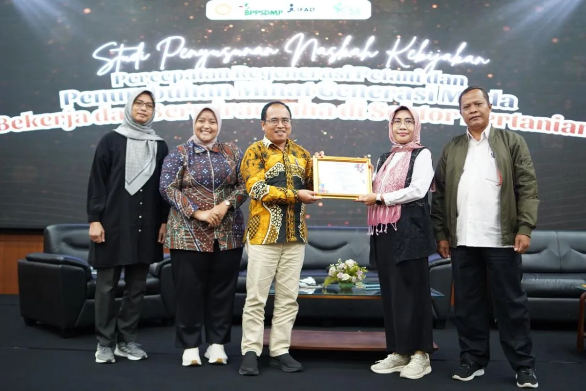 Menteri Pertanian menegaskan komitmen pemerintah dalam mendorong regenerasi petani muda sebagai langkah strategis memperkuat pertanian dan ketahanan pangan nasional.
