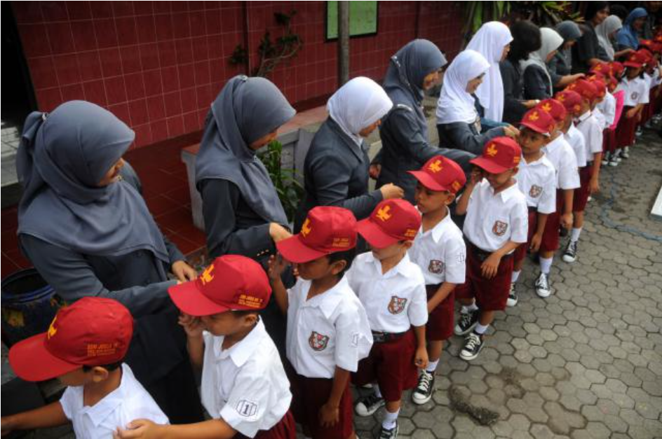 Kemendikdasmen resmi mengubah aturan masuk SD dengan memperbolehkan anak usia 5,5 tahun mendaftar sekolah dasar apabila dinilai memiliki kesiapan psikologis dan kemampuan belajar yang memadai.