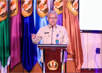 Menteri Pendidikan Dasar dan Menengah Abdul Mu’ti berfoto bersama pelajar peserta Pentas Pelajar 2026 yang menampilkan beragam kreativitas seni dan karya siswa dari berbagai daerah di Indonesia.