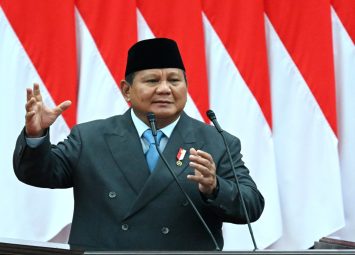 Presiden memastikan seluruh sekolah akan direnovasi dalam dua hingga tiga tahun guna meningkatkan kualitas pendidikan.