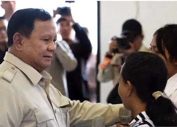 I Ketut Arlan, siswa Sekolah Rakyat di Tabanan, Bali, berbincang dengan Presiden Prabowo Subianto dan menyampaikan cita-citanya untuk menjadi Menteri Pendidikan demi kemajuan generasi muda Indonesia.