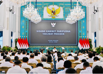 Presiden Prabowo Subianto memimpin Sidang Kabinet Paripurna yang membahas perluasan akses pendidikan melalui Program KIP Kuliah dan SMA Unggul Garuda sebagai upaya mencetak SDM unggul Indonesia.