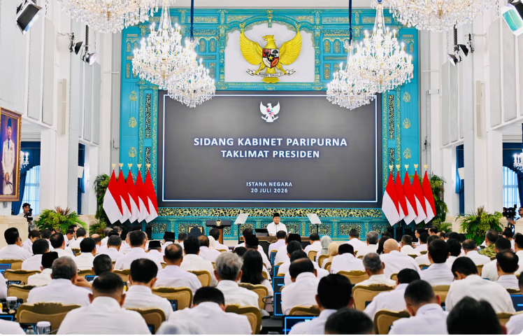 Presiden Prabowo Subianto memimpin Sidang Kabinet Paripurna yang membahas perluasan akses pendidikan melalui Program KIP Kuliah dan SMA Unggul Garuda sebagai upaya mencetak SDM unggul Indonesia.