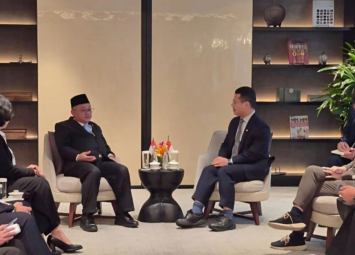Menteri Pendidikan Dasar dan Menengah Abdul Mu’ti bersama Menteri Pendidikan Singapura Desmond Lee saat membahas penguatan kerja sama pendidikan berbasis kecerdasan artifisial (AI) dan perluasan akses pembelajaran.