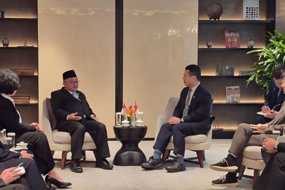 Menteri Pendidikan Dasar dan Menengah Abdul Mu’ti bersama Menteri Pendidikan Singapura Desmond Lee saat membahas penguatan kerja sama pendidikan berbasis kecerdasan artifisial (AI) dan perluasan akses pembelajaran.