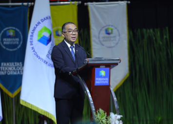 Menteri Pendidikan Tinggi, Sains, dan Teknologi Brian Yuliarto menyampaikan orasi ilmiah dalam Wisuda Perbanas Institute Tahun 2026 dan memberikan pesan kepada lulusan untuk adaptif terhadap perkembangan AI serta tetap menjaga integritas.