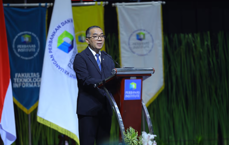 Menteri Pendidikan Tinggi, Sains, dan Teknologi Brian Yuliarto menyampaikan orasi ilmiah dalam Wisuda Perbanas Institute Tahun 2026 dan memberikan pesan kepada lulusan untuk adaptif terhadap perkembangan AI serta tetap menjaga integritas.